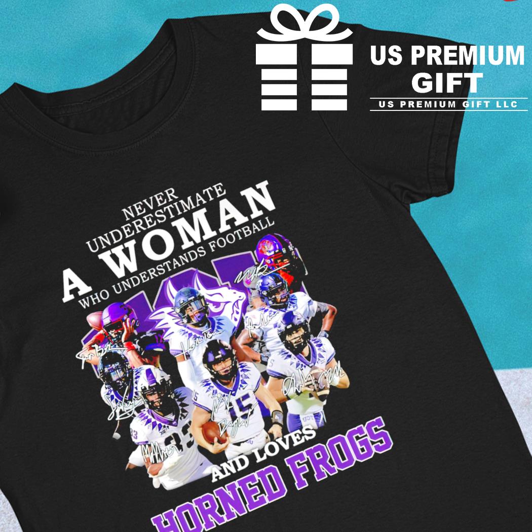 Never underestimate a woman who understands football and loves Horned Frogs signatures 2022 T-shirt